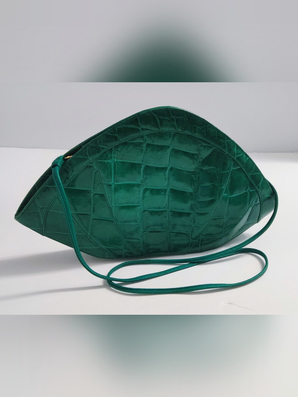 Braccialini Italian Made Croc-Embossed Leaf Shoulder Bag. Pre-owned.